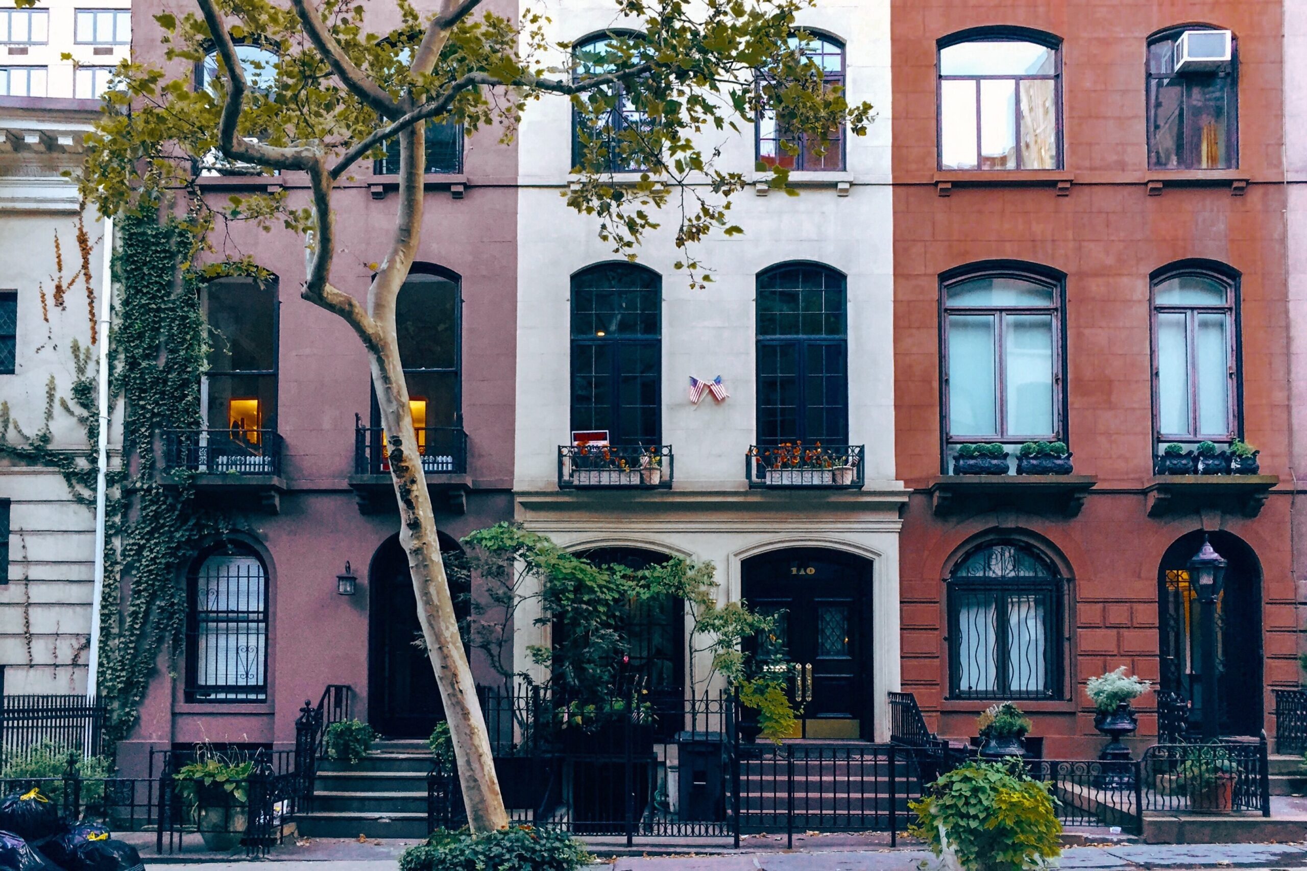 brownstones-on-a-quaint-street-in-manhattan-2026-03-17-21-34-08-utc brownstones-on-a-quaint-street-in-manhattan-2026-03-17-21-34-08-utc