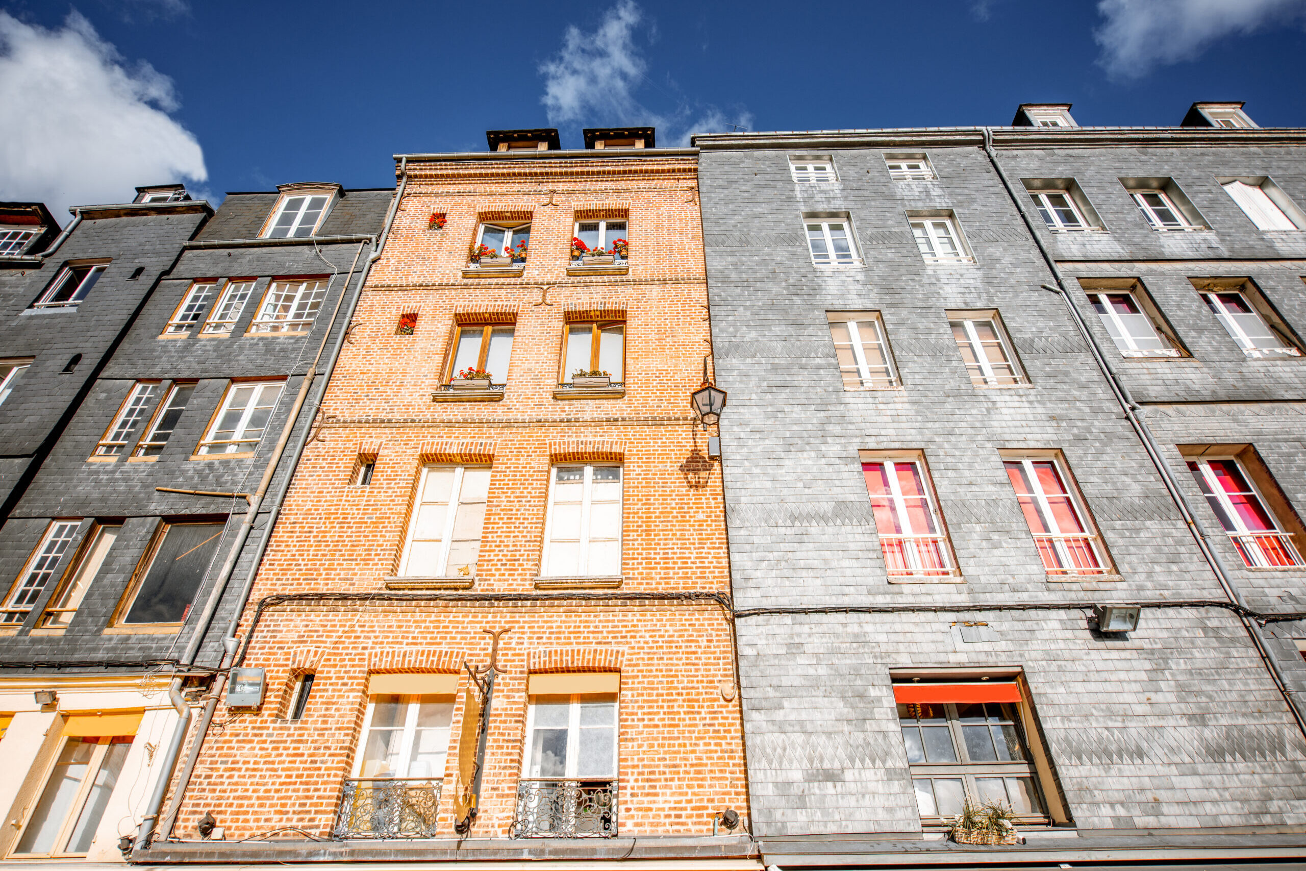 buildings-in-honfleur-town-france-2026-03-24-04-37-29-utc